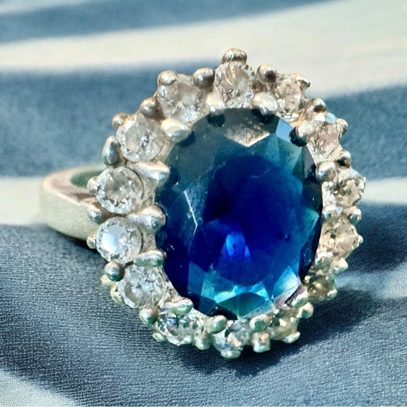 Designer Cubic Zirconia Sterling Silver Ring (6.5) - Picture 1 of 5